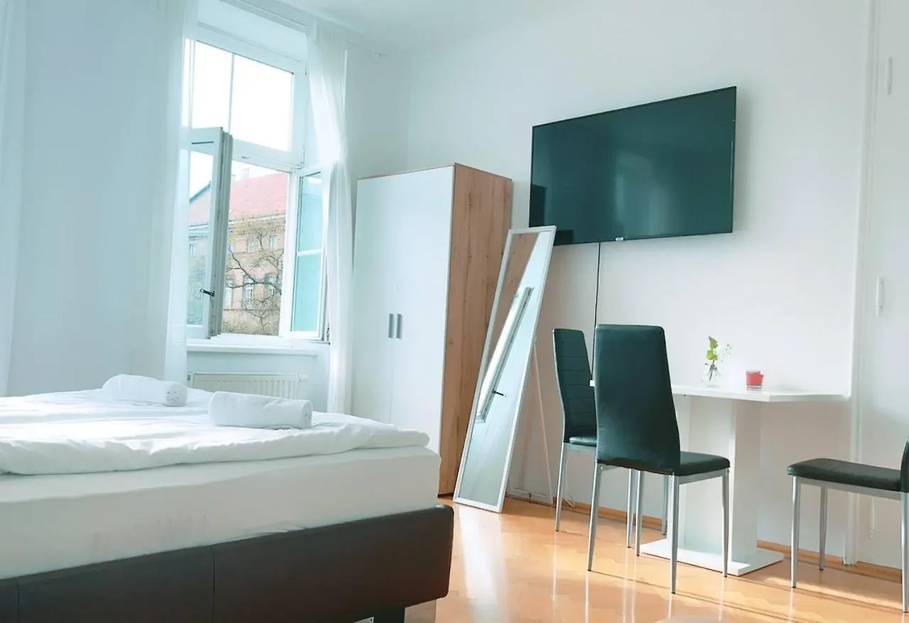 Homestay Zx Triple Room In Keplerplatz Vienna Austria