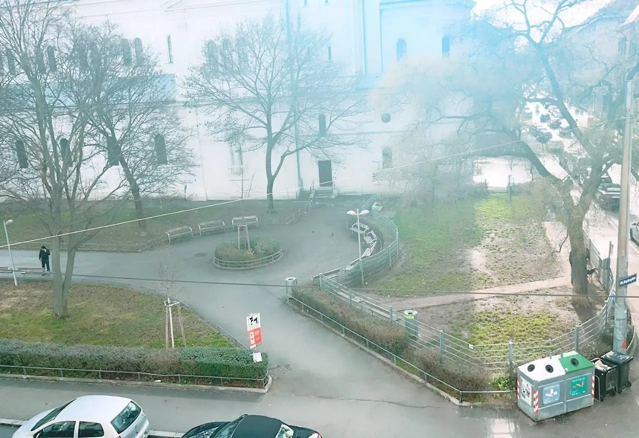 Homestay Zx Triple Room In Keplerplatz Vienna