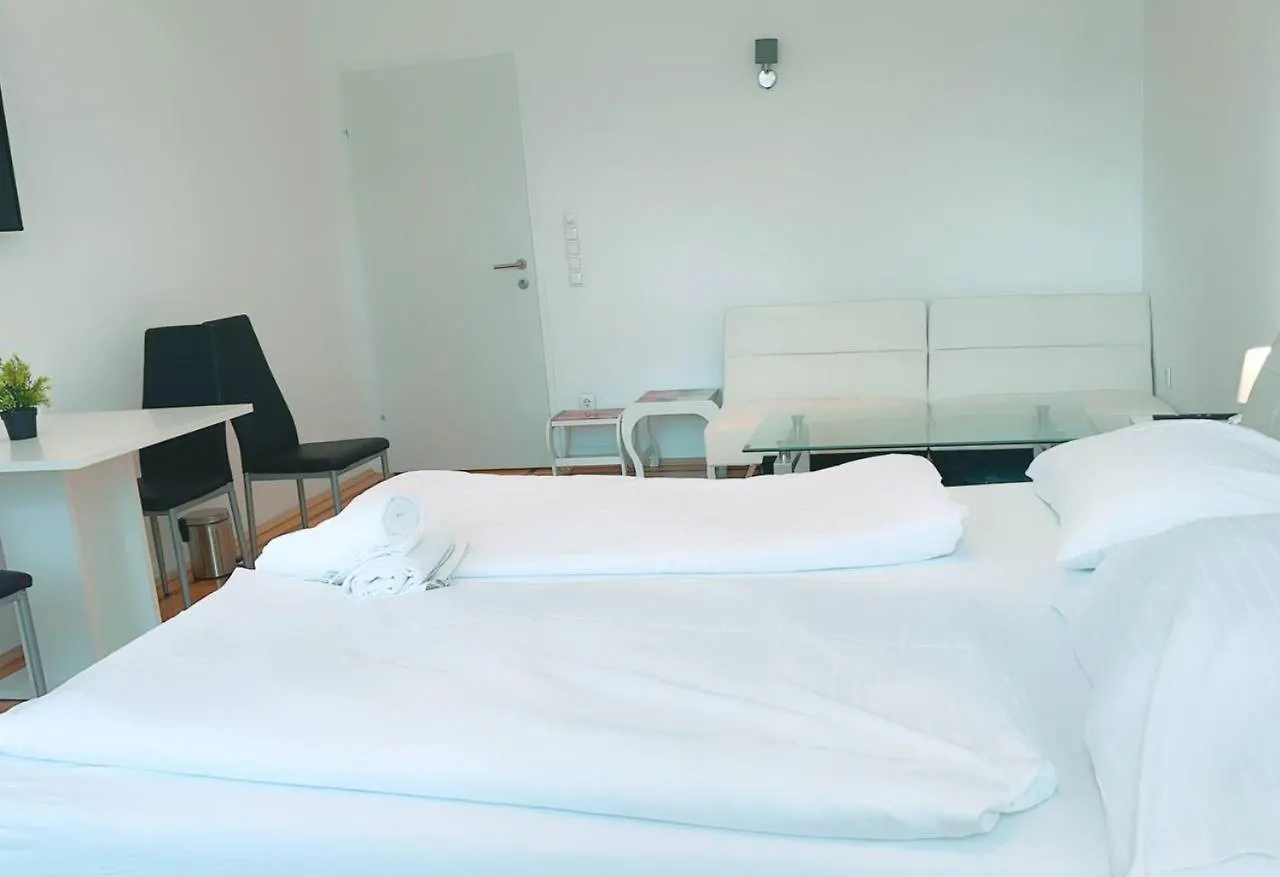 Zx Triple Room In Keplerplatz Vienna Austria