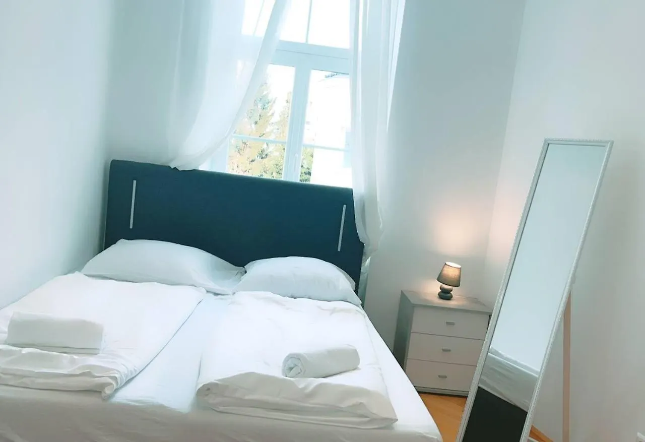 Zx Triple Room In Keplerplatz Vienna Homestay