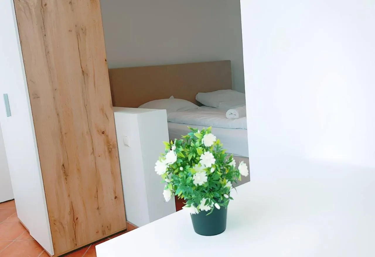 Zx Triple Room In Keplerplatz Vienna