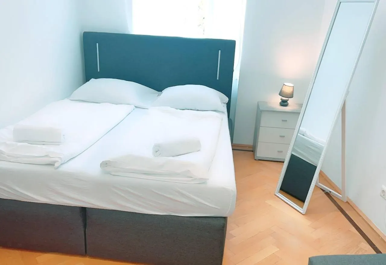 Homestay Zx Triple Room In Keplerplatz Vienna Austria