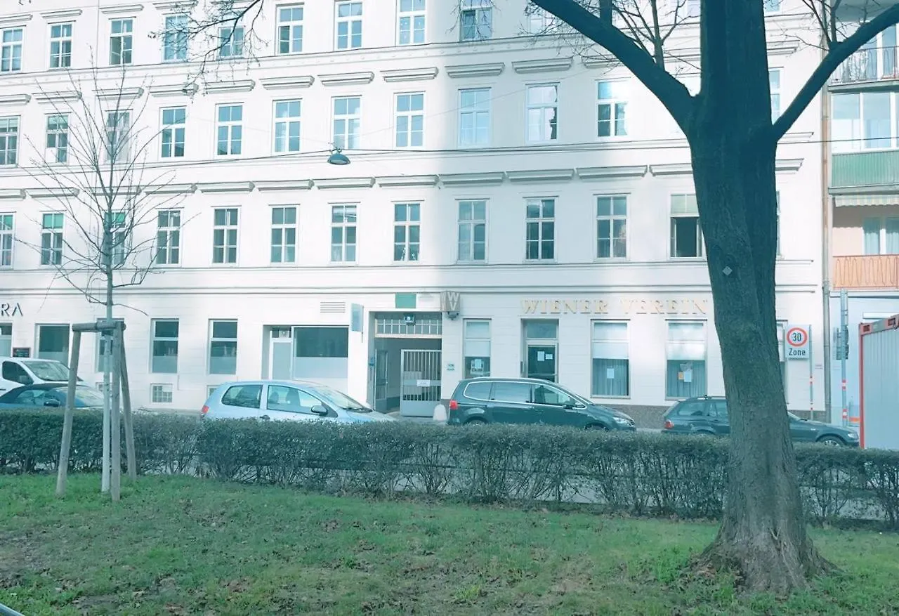 Zx Triple Room In Keplerplatz Vienna Homestay